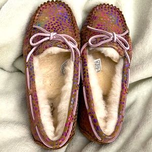 UGG K Dakota Spots.Size 1. (CSSD) Pink. New with Box. Never worn.